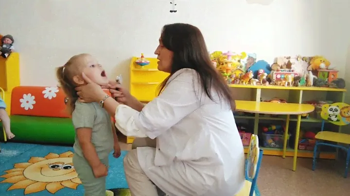 Сиреневая (младшая группа). Врач